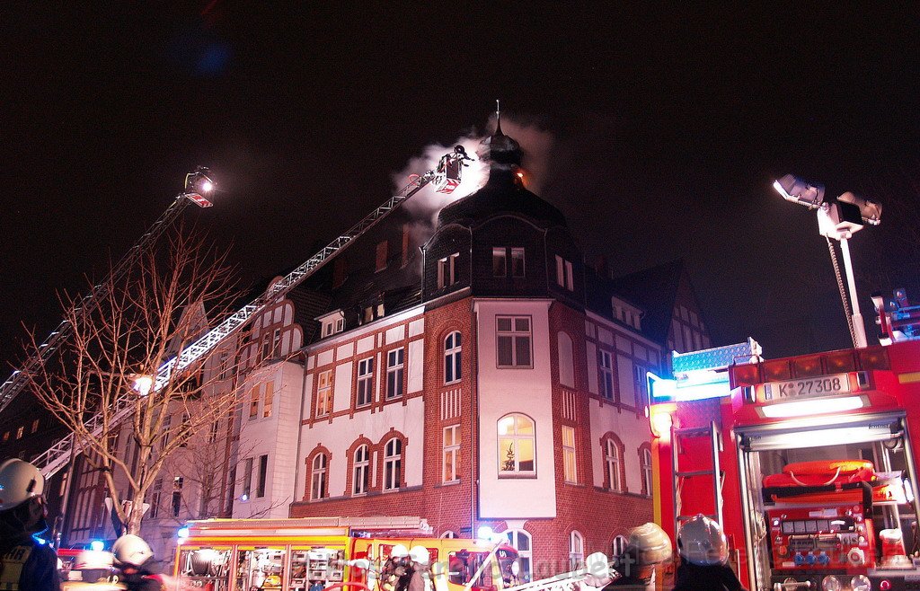 Feuer 3 Dachstuhlbrand Koeln Muelheim Gluecksburgstr P035.JPG